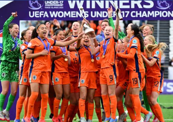 Onder 17 (v) schrijft historie: EUROPEES KAMPIOEN !!!