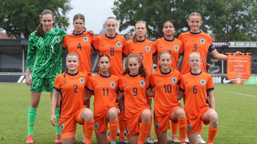 Onder 15 (v) boekt knappe zege op Engeland