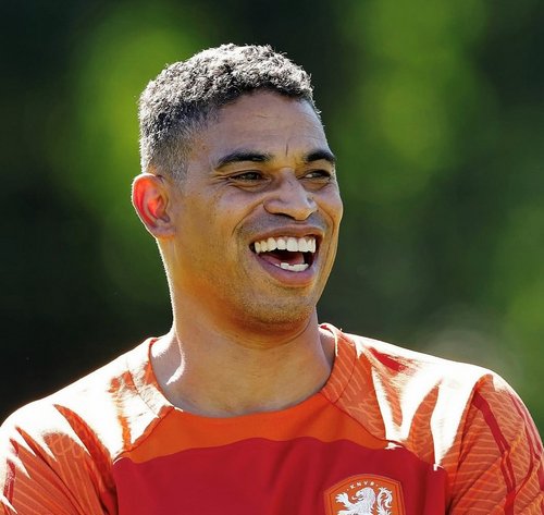 Michael Reiziger verteld waarom Mexx Meedrink niet meeging naar EK