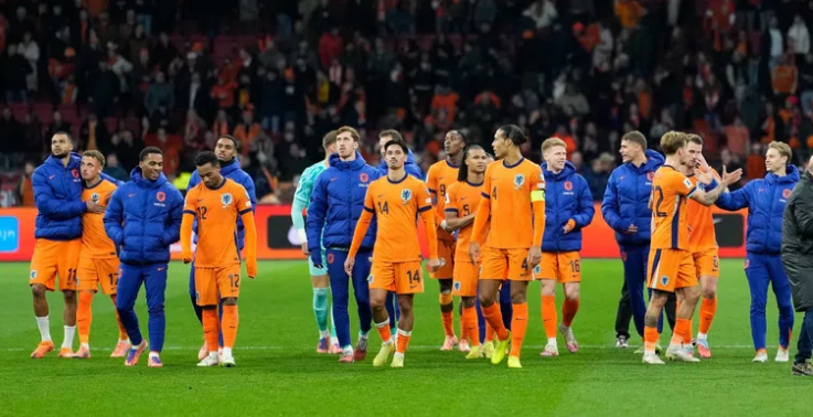 De positieve ochtendkranten melden een discrepantie bij Oranje: 'Ik hoop dat hij zijn oude vorm terugvindt.'