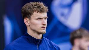 Aanvoerder Rav van den Berg kritisch