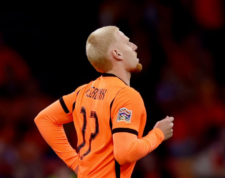 Guus Hiddink en twee oud spelers ziet twee spelers op de deur kloppen bij Oranje: Dat is mooi